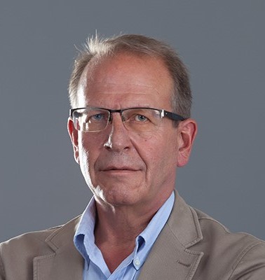 Georges Siotis : Profesor Titular